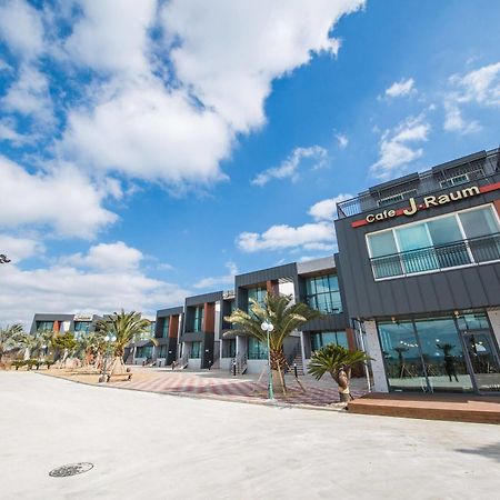 J Raum Resort Seogwipo Esterno foto