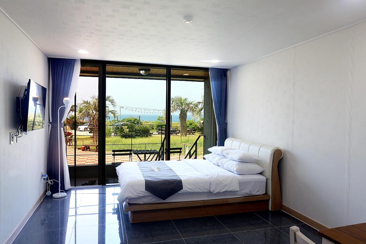 J Raum Resort Seogwipo Esterno foto