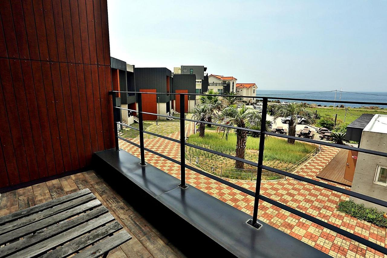 J Raum Resort Seogwipo Esterno foto