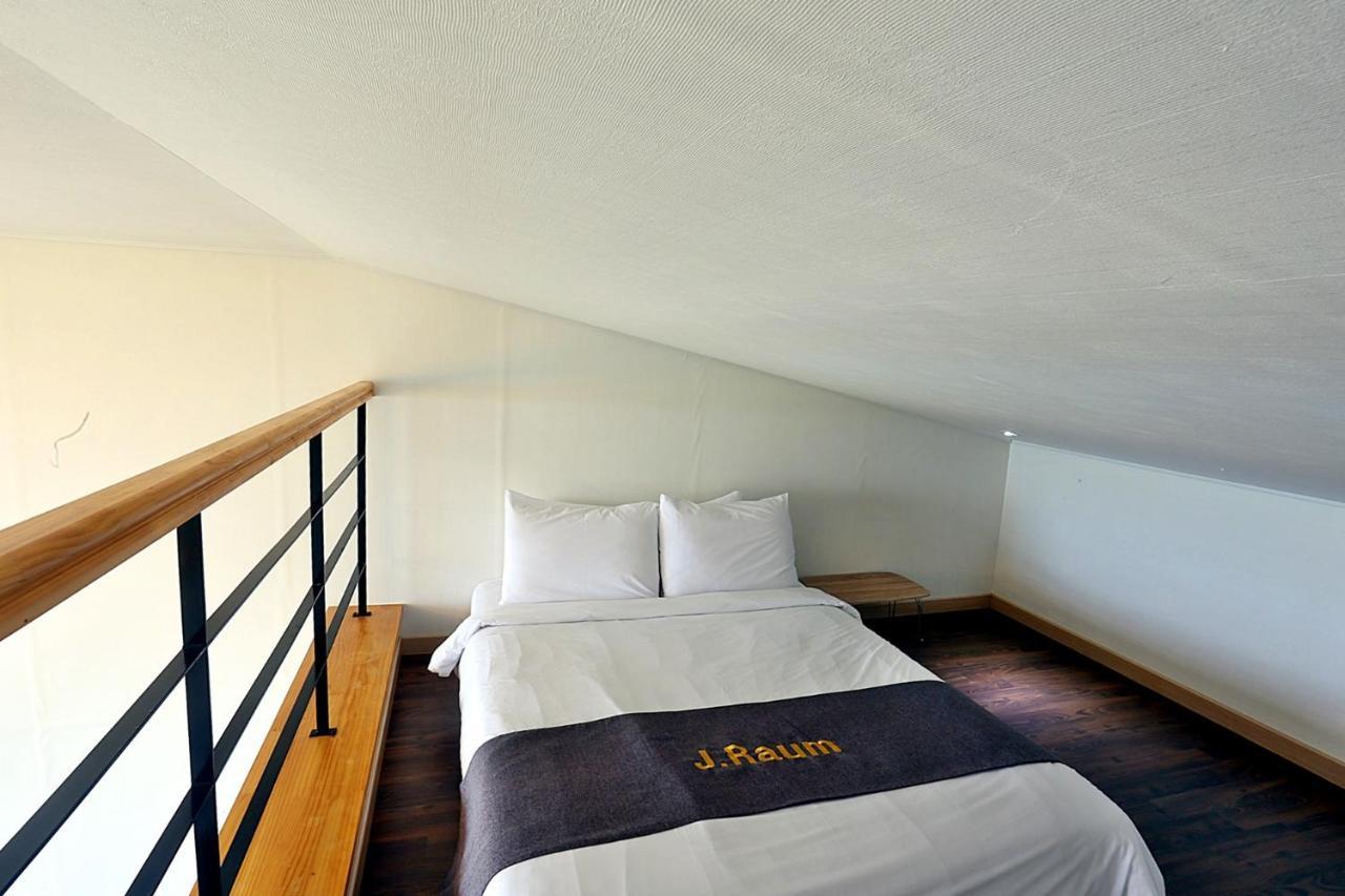 J Raum Resort Seogwipo Esterno foto