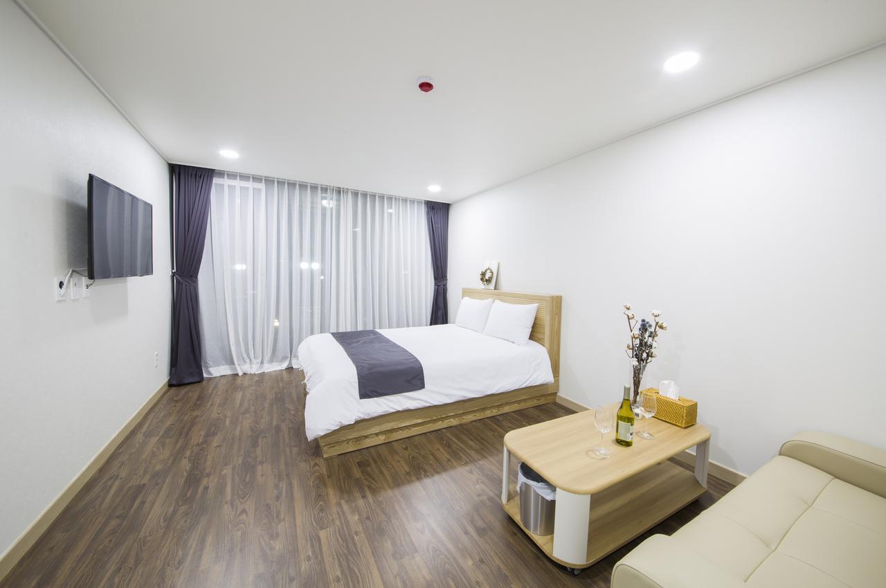 J Raum Resort Seogwipo Esterno foto