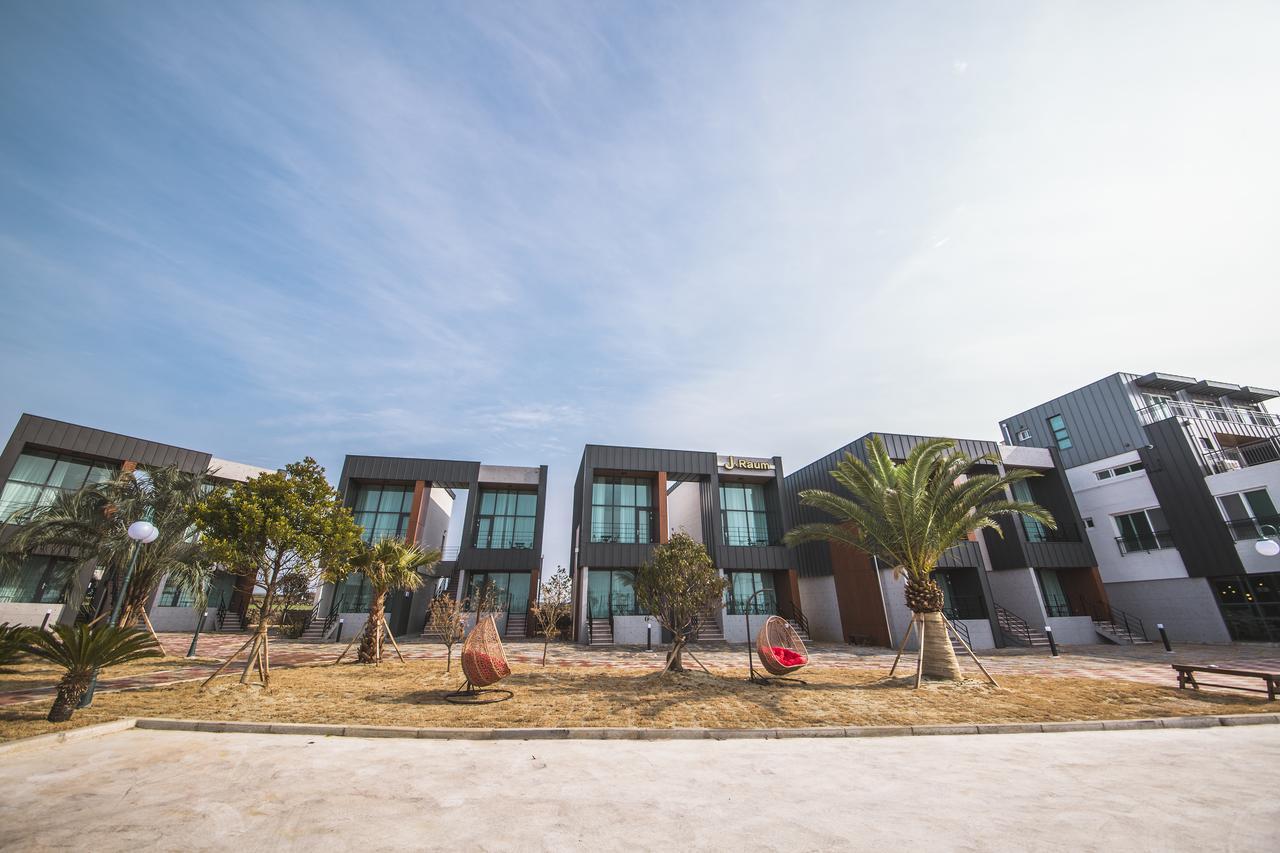 J Raum Resort Seogwipo Esterno foto