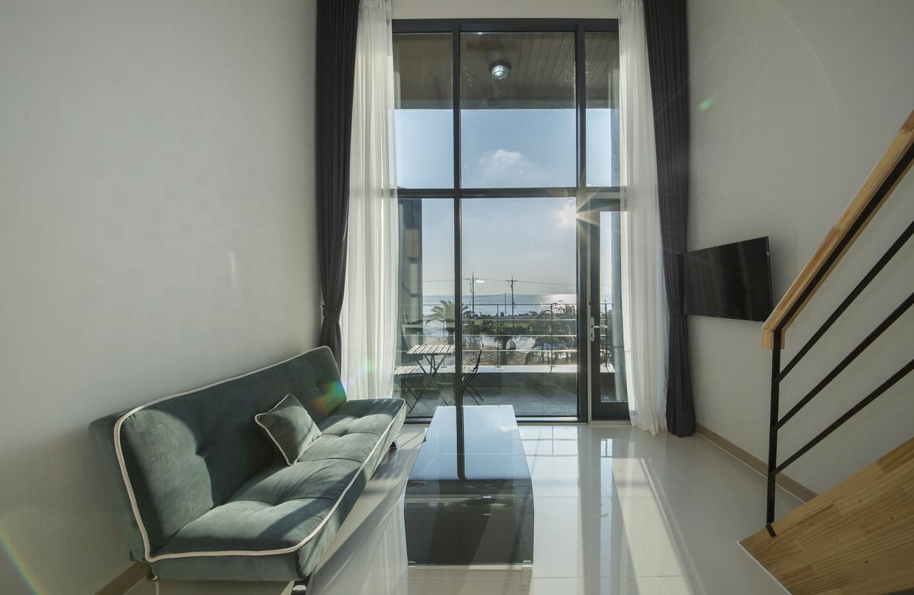 J Raum Resort Seogwipo Esterno foto