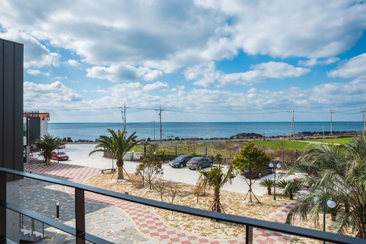 J Raum Resort Seogwipo Esterno foto
