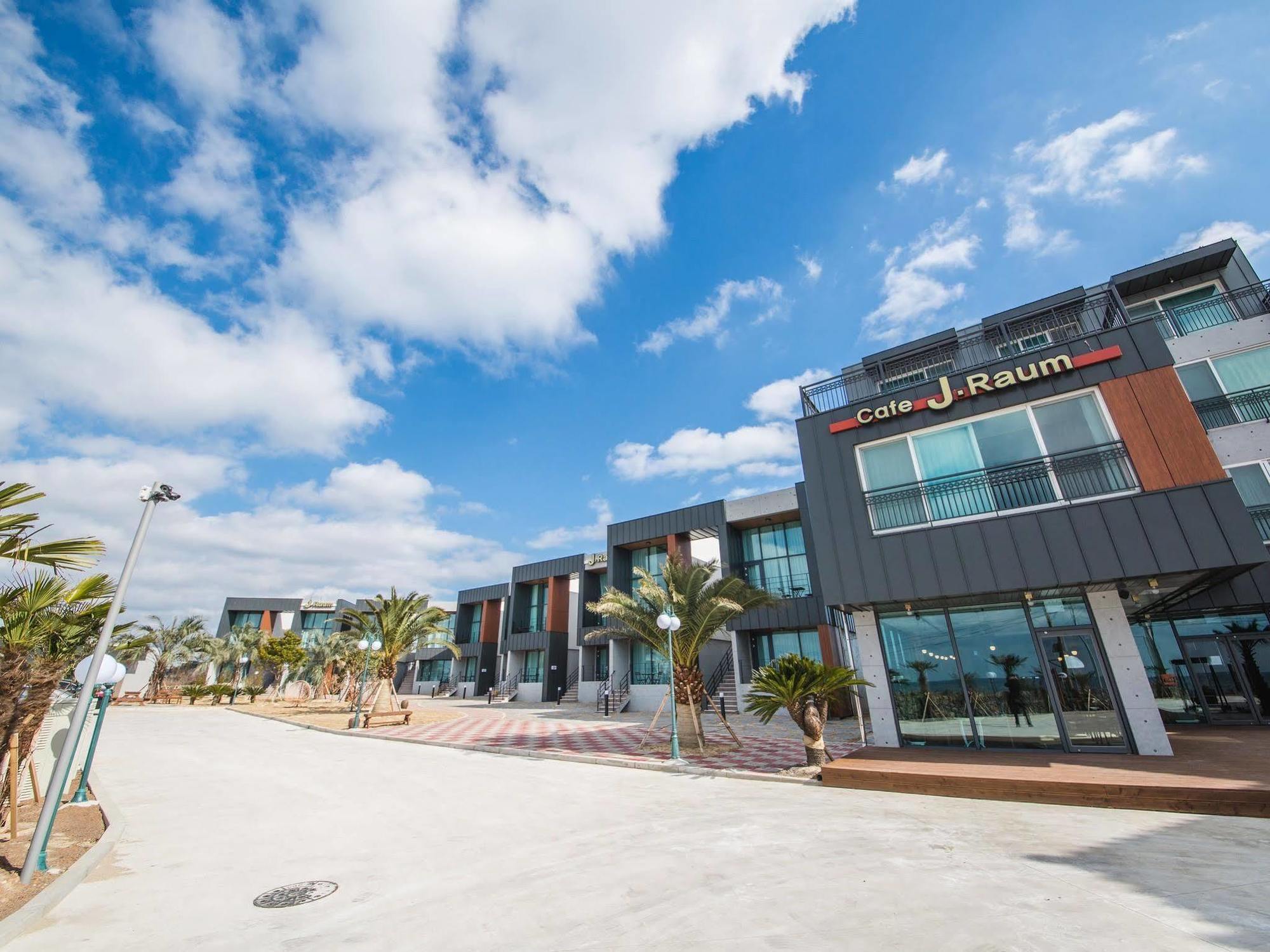 J Raum Resort Seogwipo Esterno foto