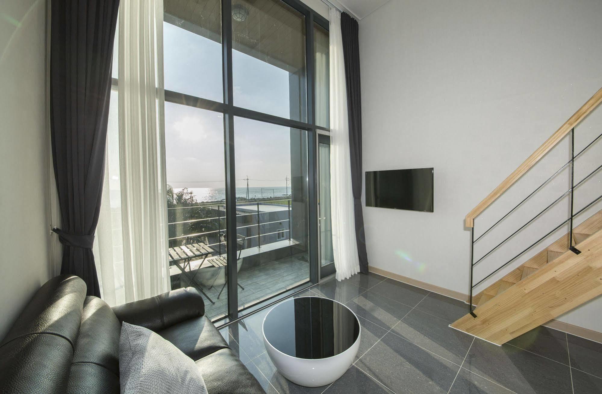 J Raum Resort Seogwipo Esterno foto