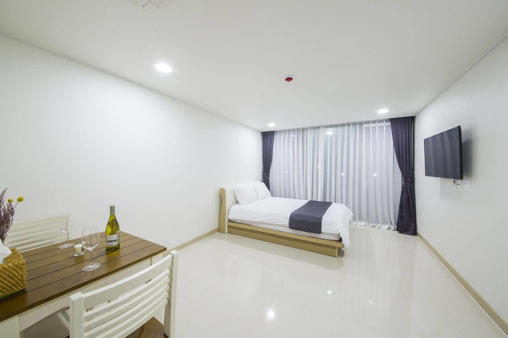 J Raum Resort Seogwipo Esterno foto