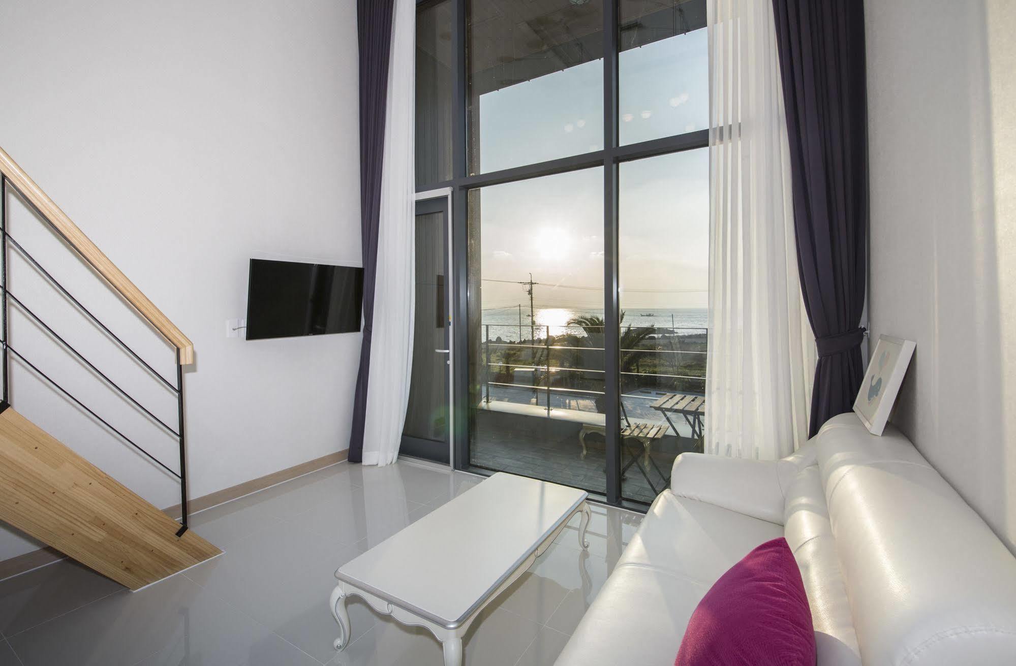 J Raum Resort Seogwipo Esterno foto