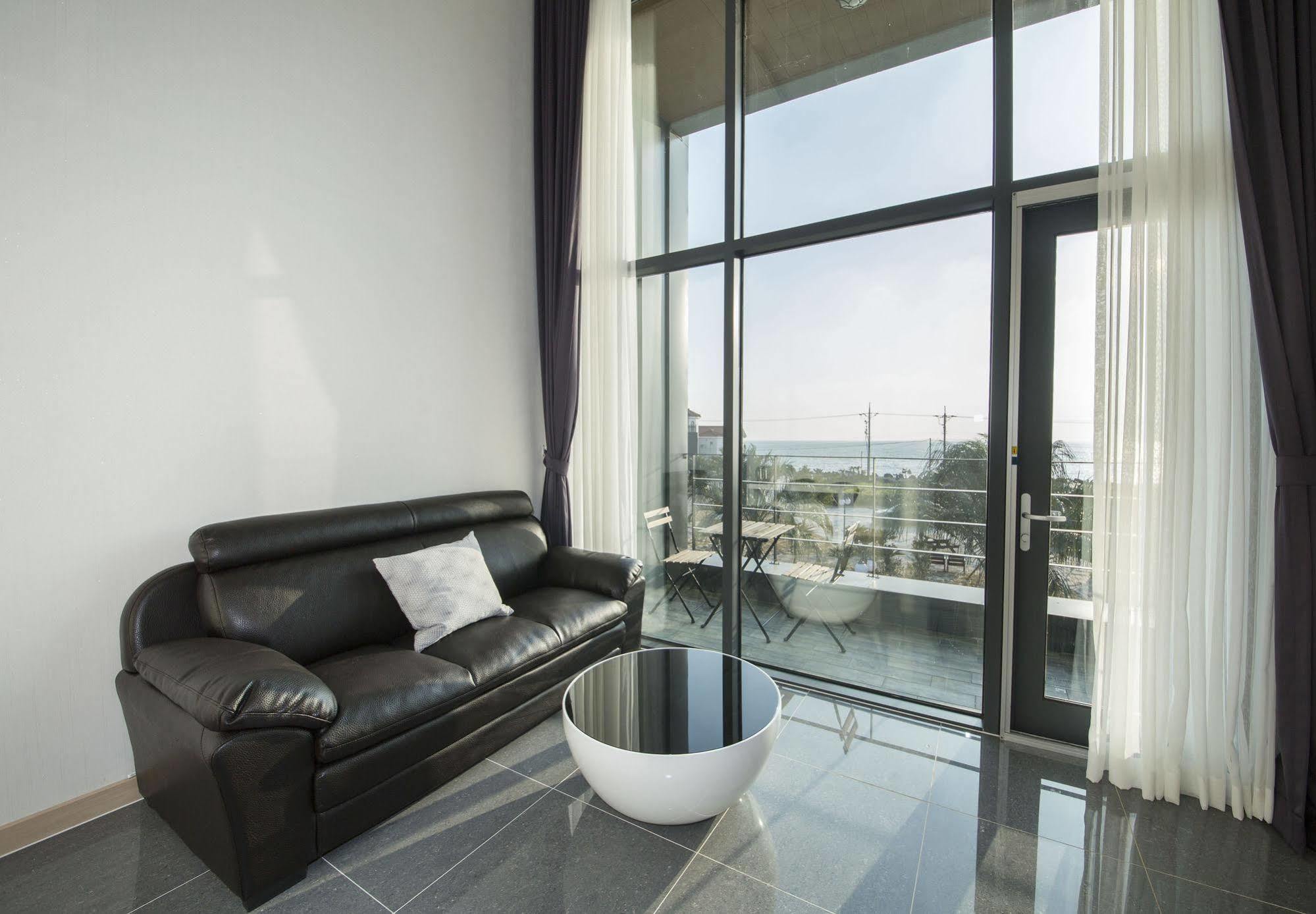 J Raum Resort Seogwipo Esterno foto