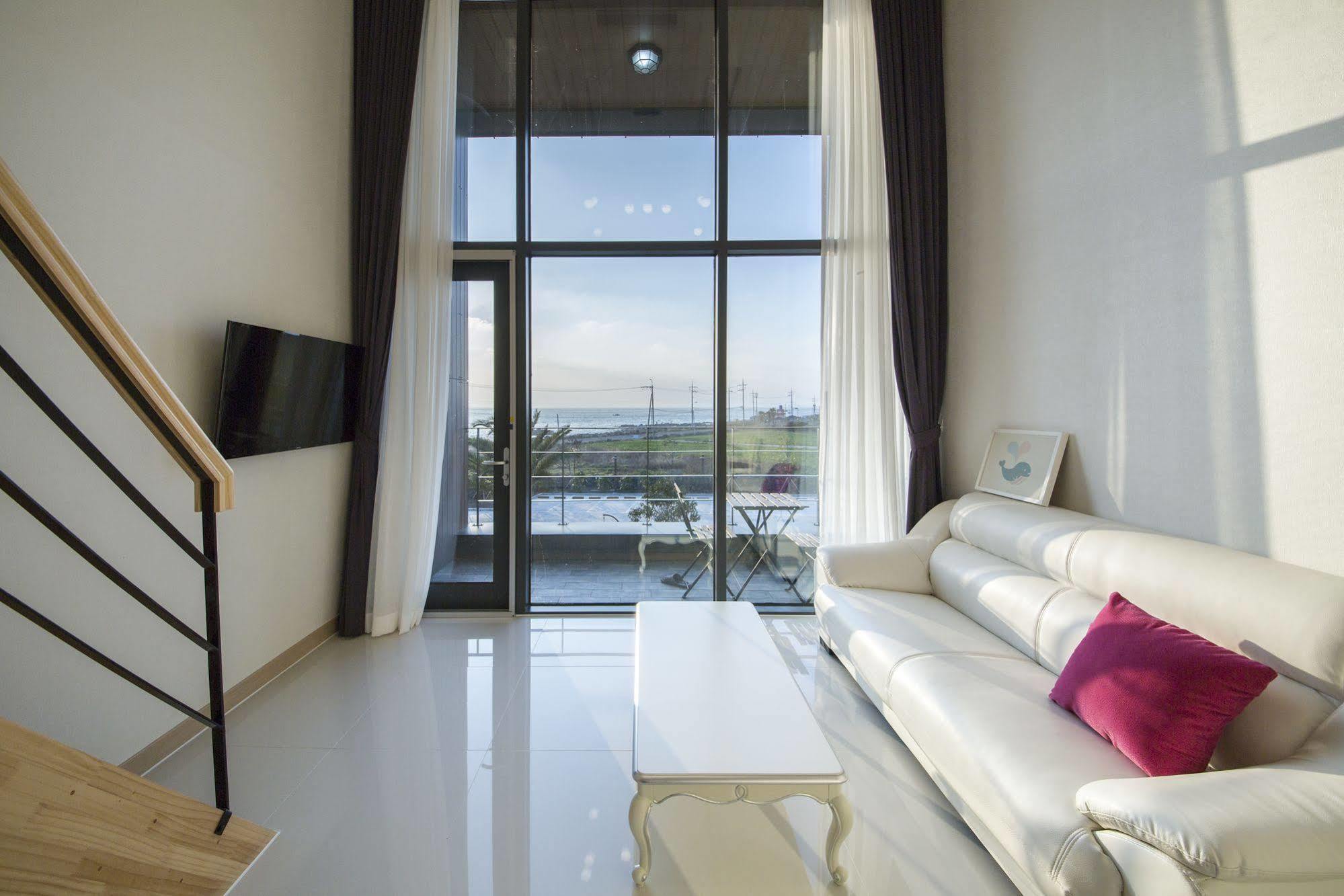 J Raum Resort Seogwipo Esterno foto