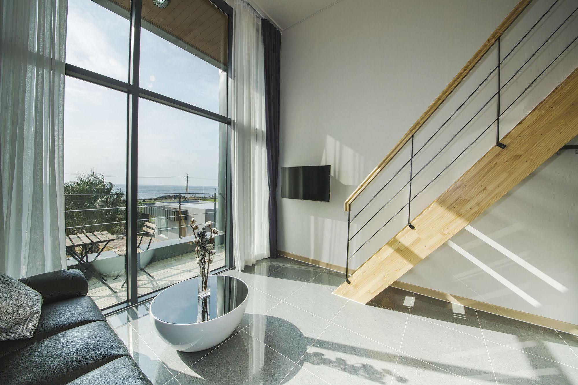 J Raum Resort Seogwipo Esterno foto