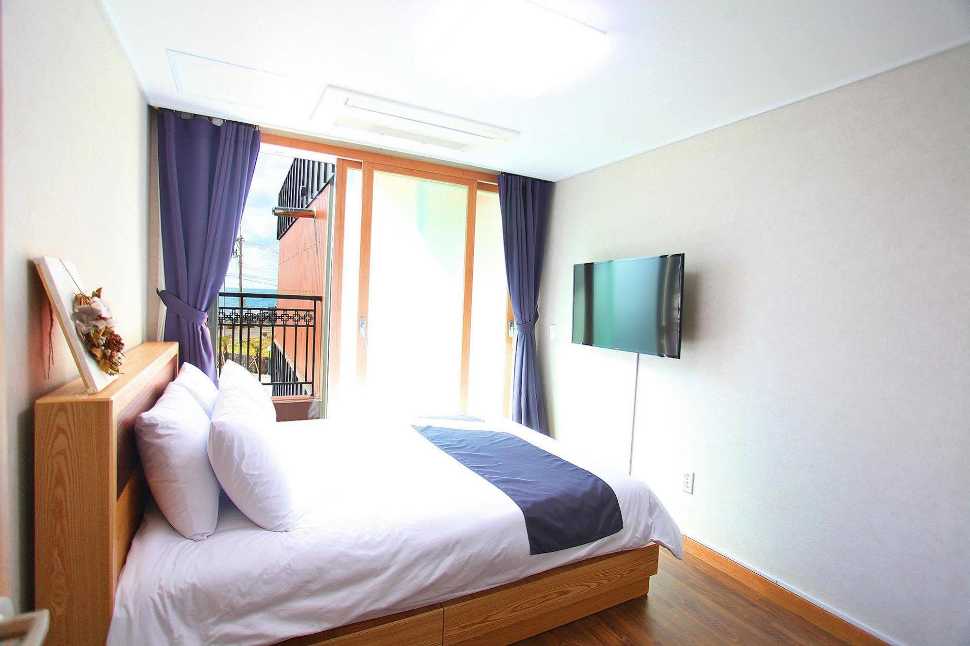 J Raum Resort Seogwipo Esterno foto